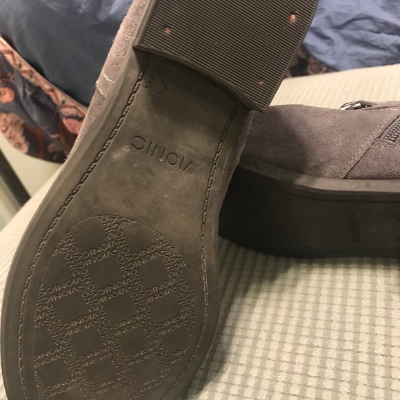 Vionic 7.5 gray suede boots - Picture 4 of 6
